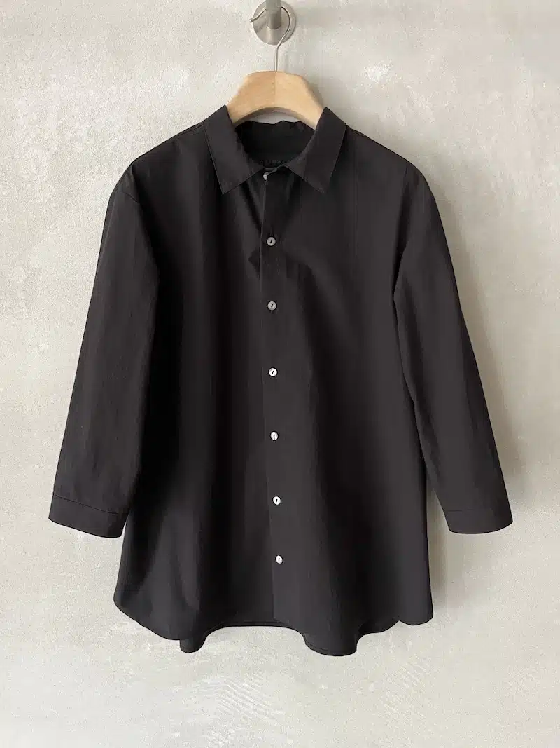 Camicia over in tessuto di cotone stropicciato nera marina lari