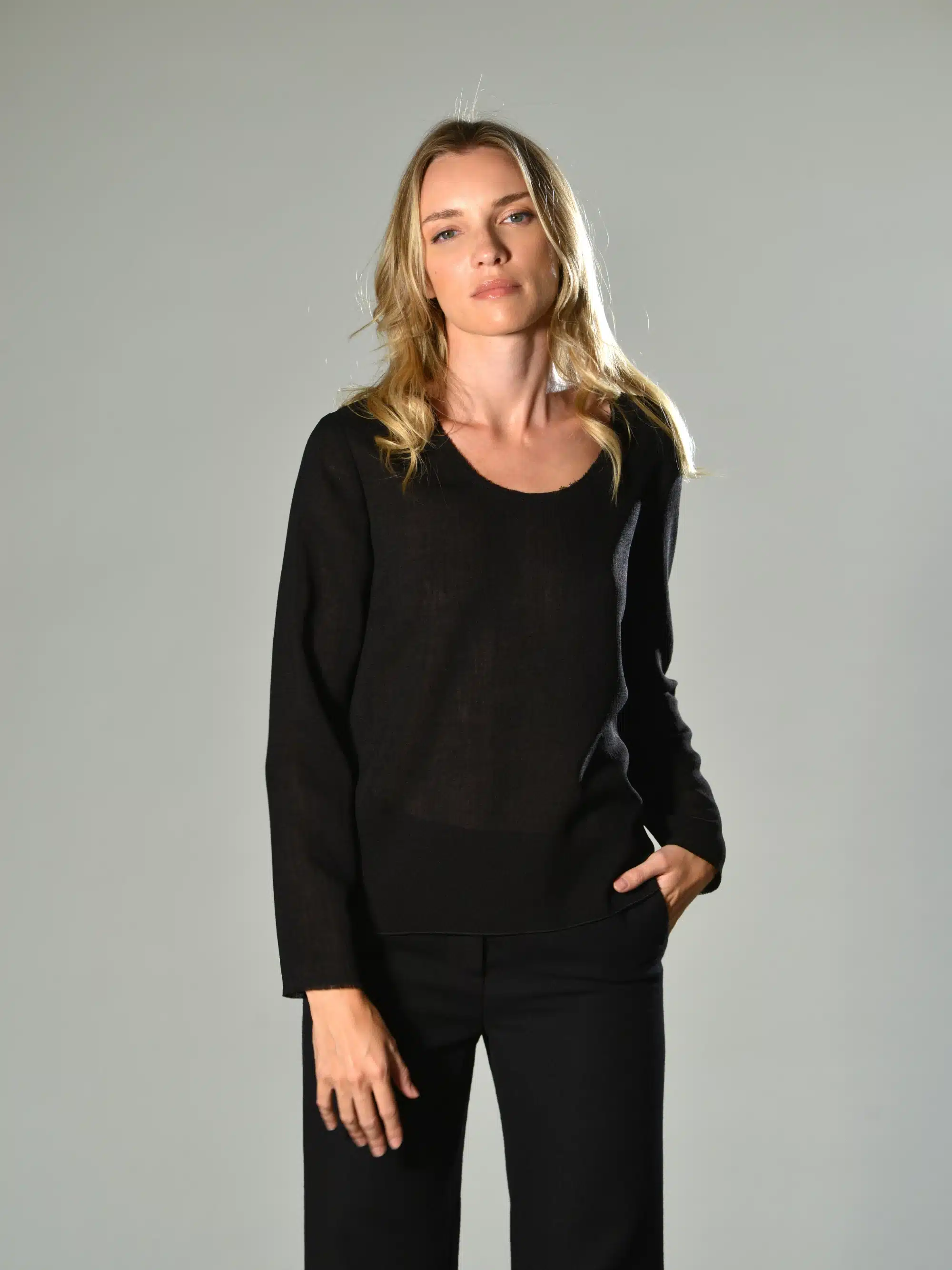 blusa top nero marina lari scaled
