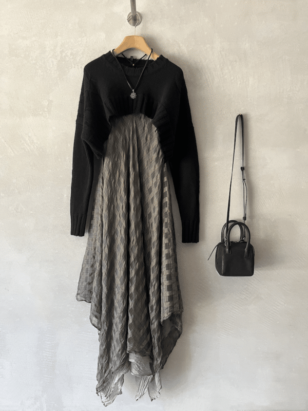 maglia nera crop serie numerica abito seta marc le bihan