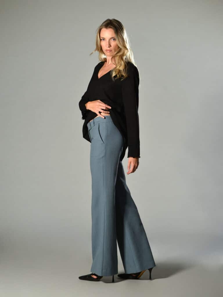 pantaloni crop in lana azzurri marina lari 1