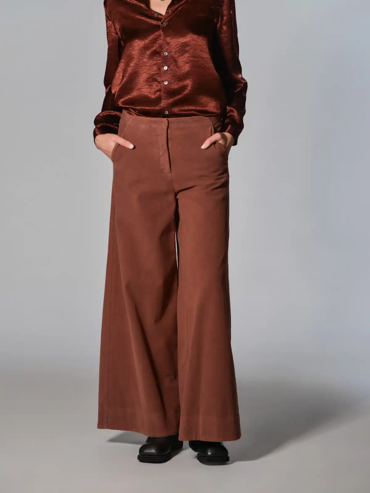 BARBARA TANI pantaloni gamba larga in fustagno di cotone elasticizzato colore terra con cintura dietro con elastico