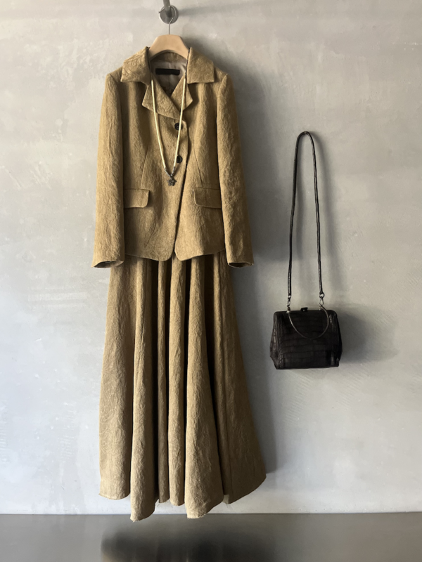 outfit marina lari giacca avvitata e gonna lunga in lino