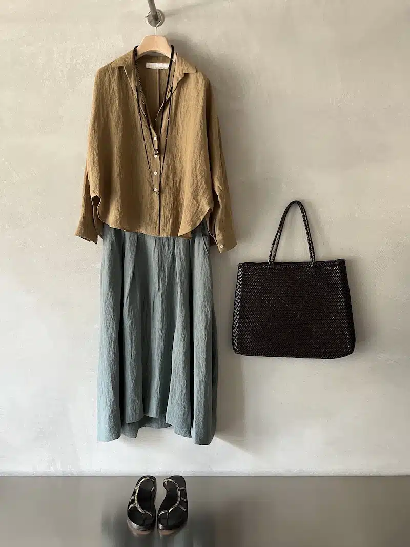 outfiti di lino gonna e camicia marina lari