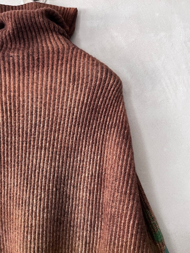 maglione over collo alto merino cashmere ricamo tabacco avant toi