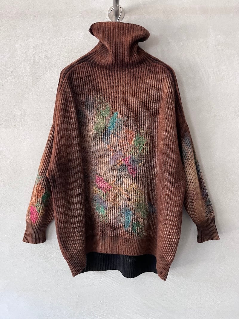 maglione over collo alto merino cashmere ricamo tabacco avant toi