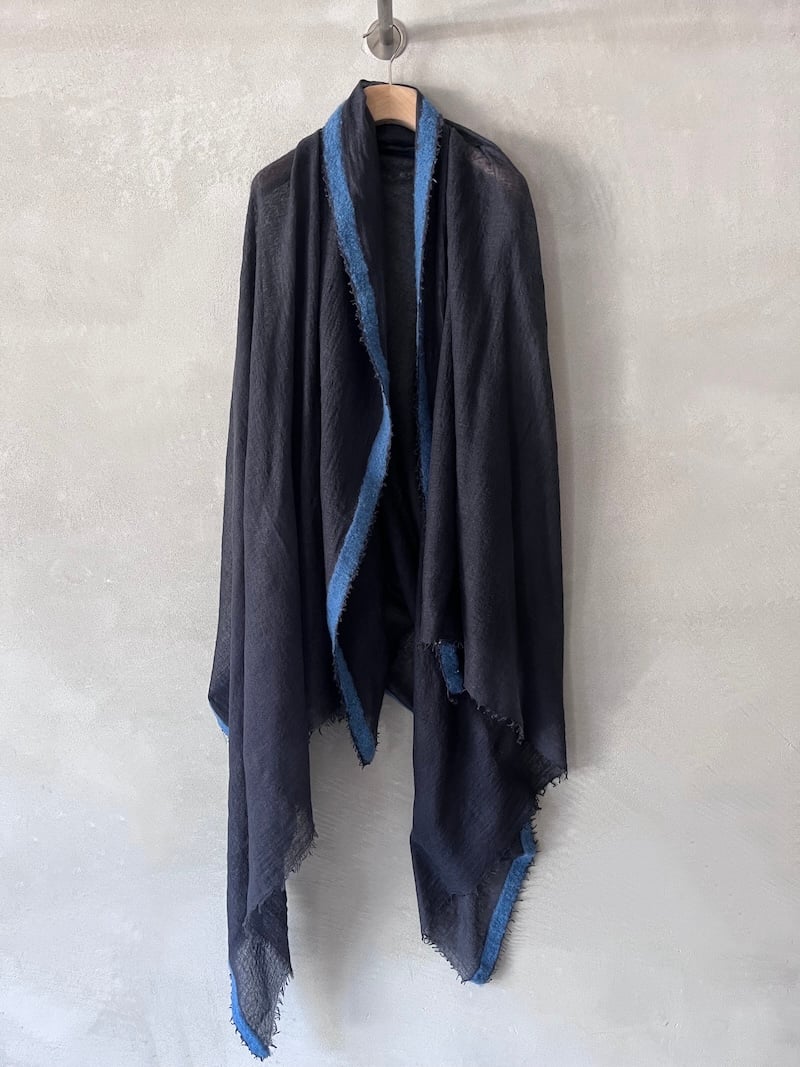 sciarpa cashmere leggero bicolore blu azzurro mirror in the sky