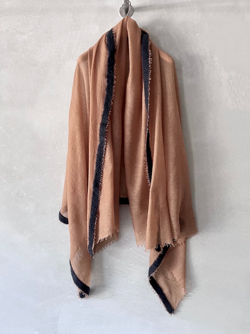 sciarpa cashmere leggero bicolore salmone mirror in the sky