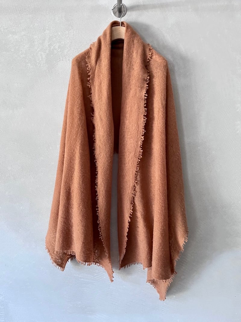 sciarpa infeltrita cashmere salmone mirror in the sky