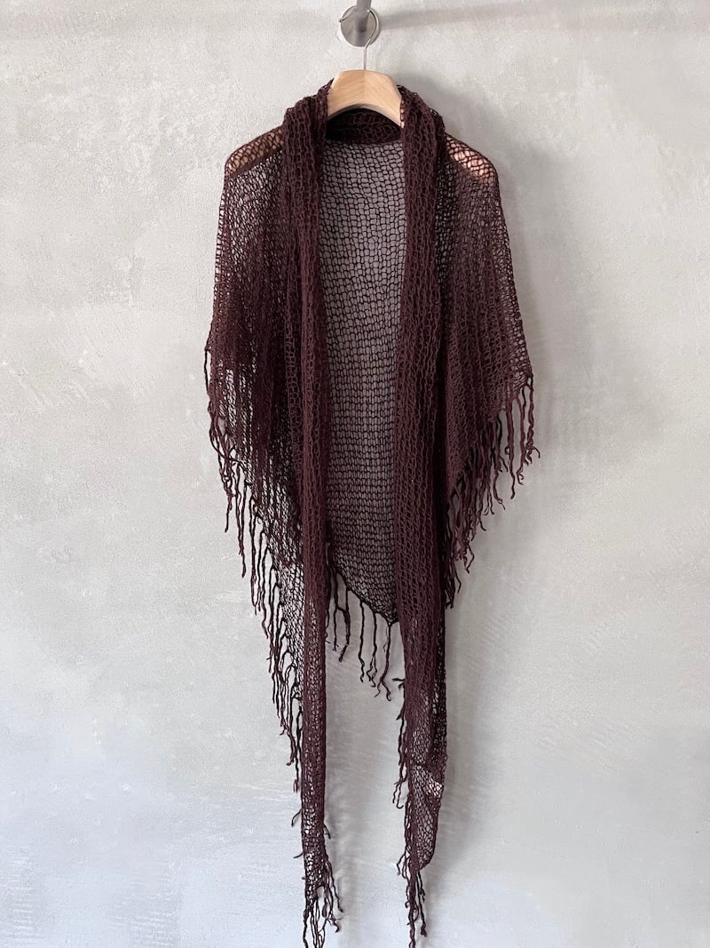 sciarpa triangolare cashmere marrone hand made made mirror in the sky