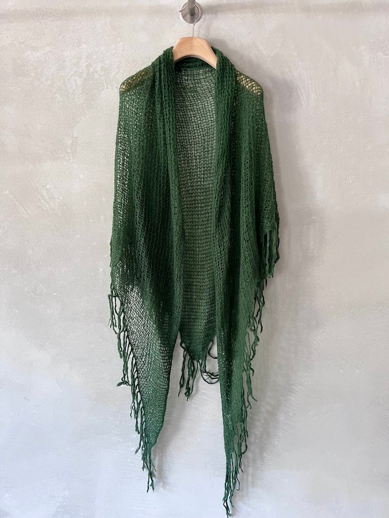 sciarpa triangolare cashmere verde hand made made mirror in the sky