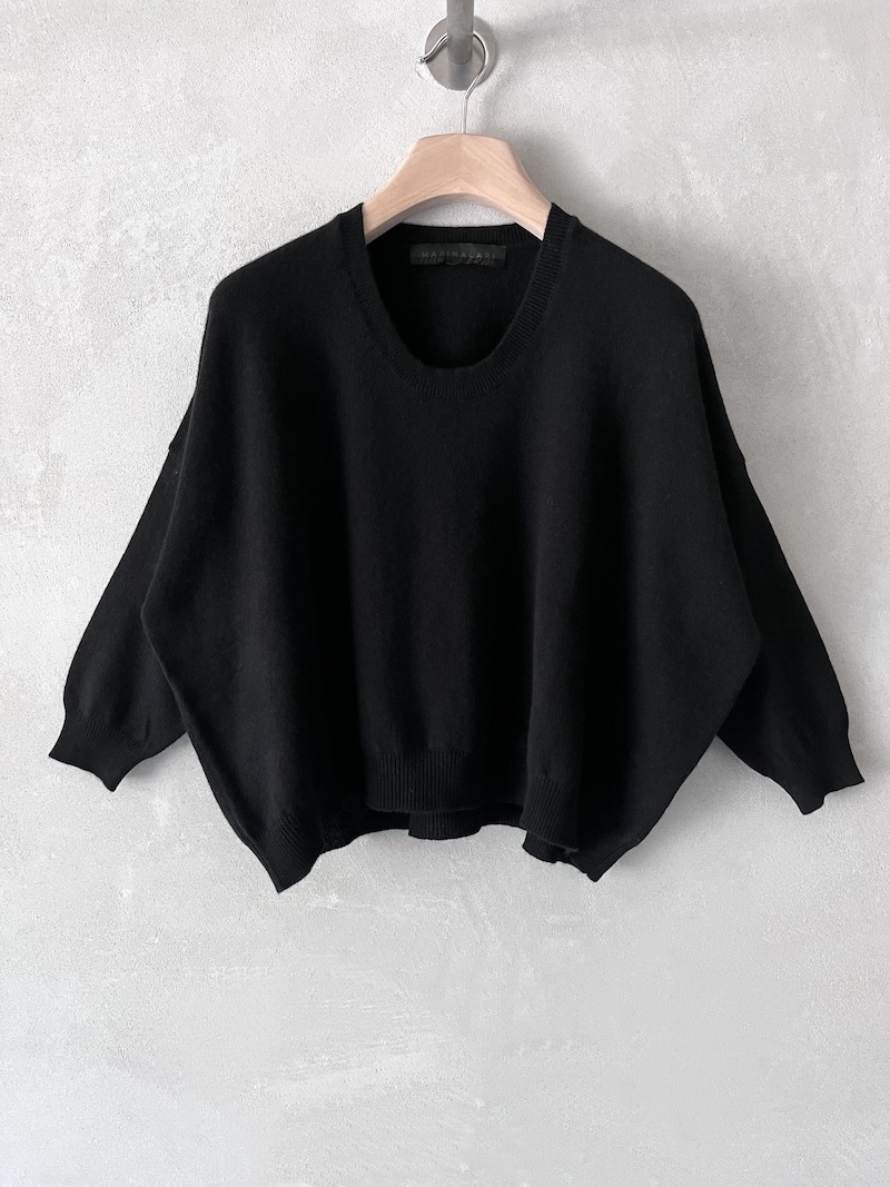maglia corta larga cashmere nero marina lari