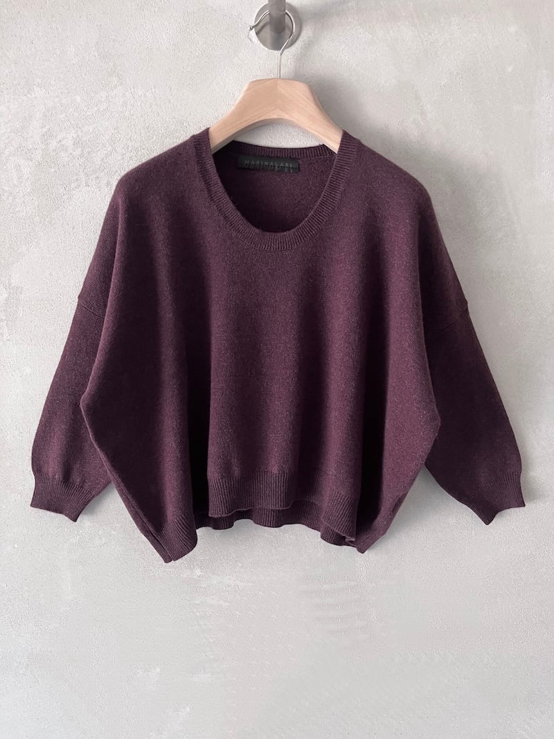 maglia corta larga cashmere prugna melange marina lari