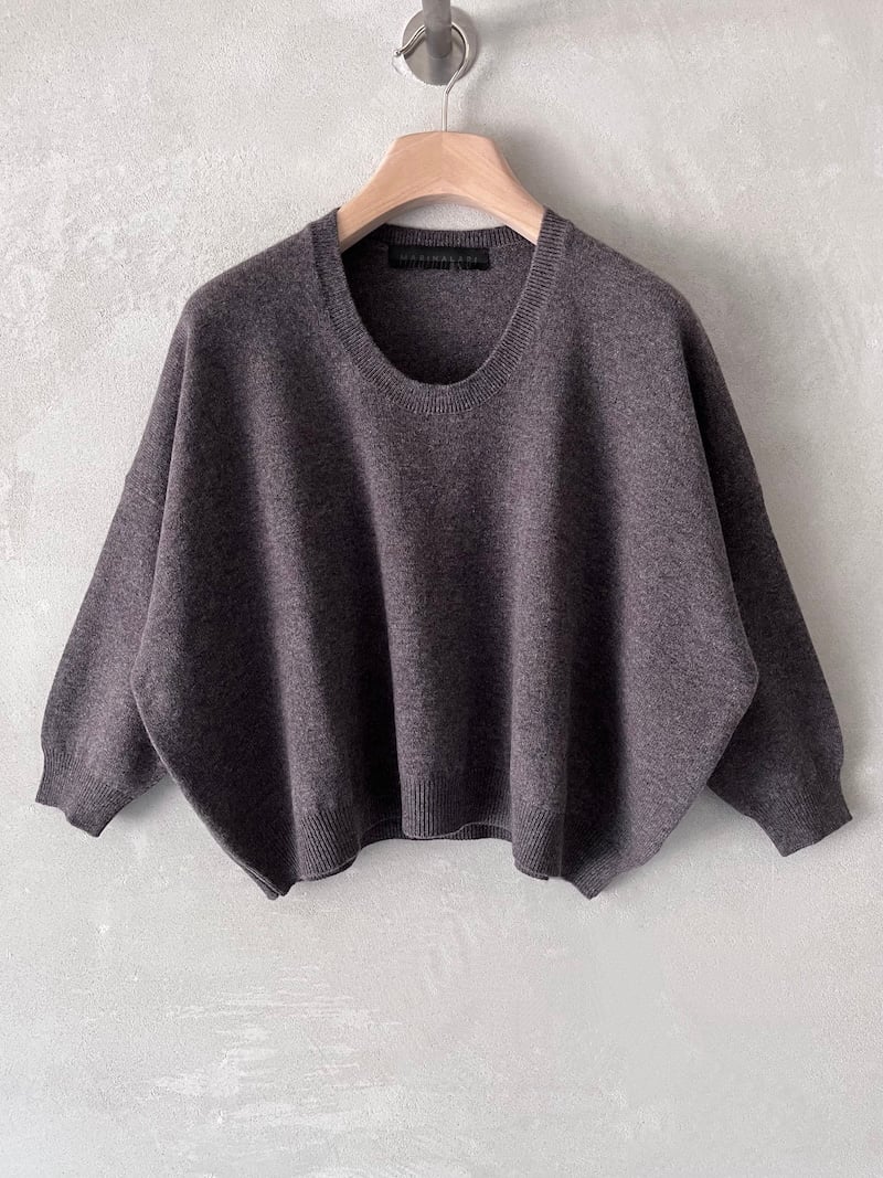 maglia corta larga cashmere tortora melange marina lari