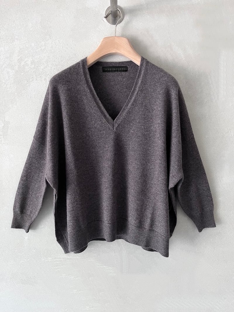 maglia over boxi cashmere scollo V tortora melange marina lari