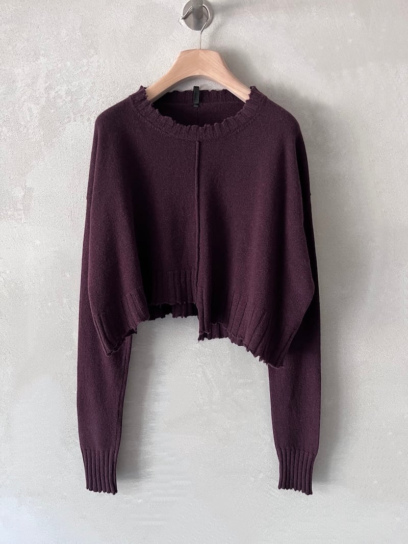 maglia over corta cashmere riciclato prugna serie numerica