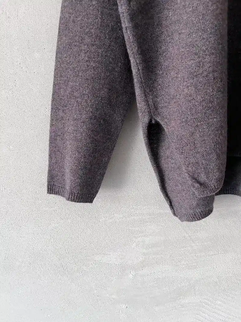 maglia over leggera scollo V cashmere tortora menlange marina lari