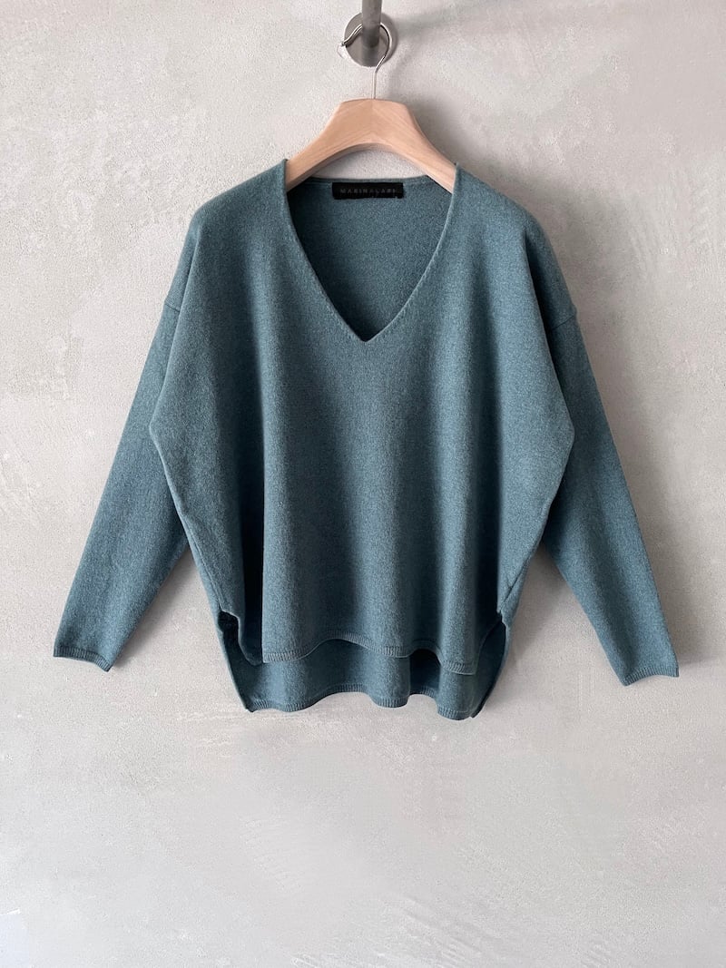 maglia over leggera scollo V cashmere verde acqua melange marina lari
