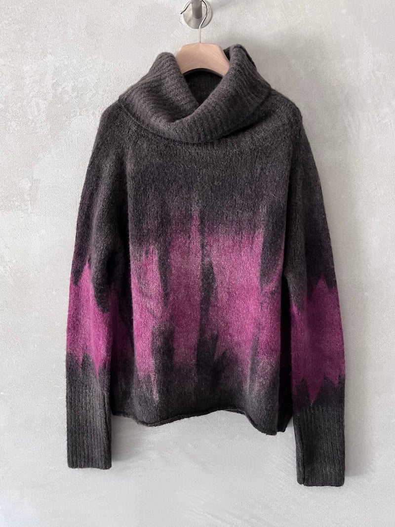 maglione over boxi dipinto a mano marrone fuxia fissore