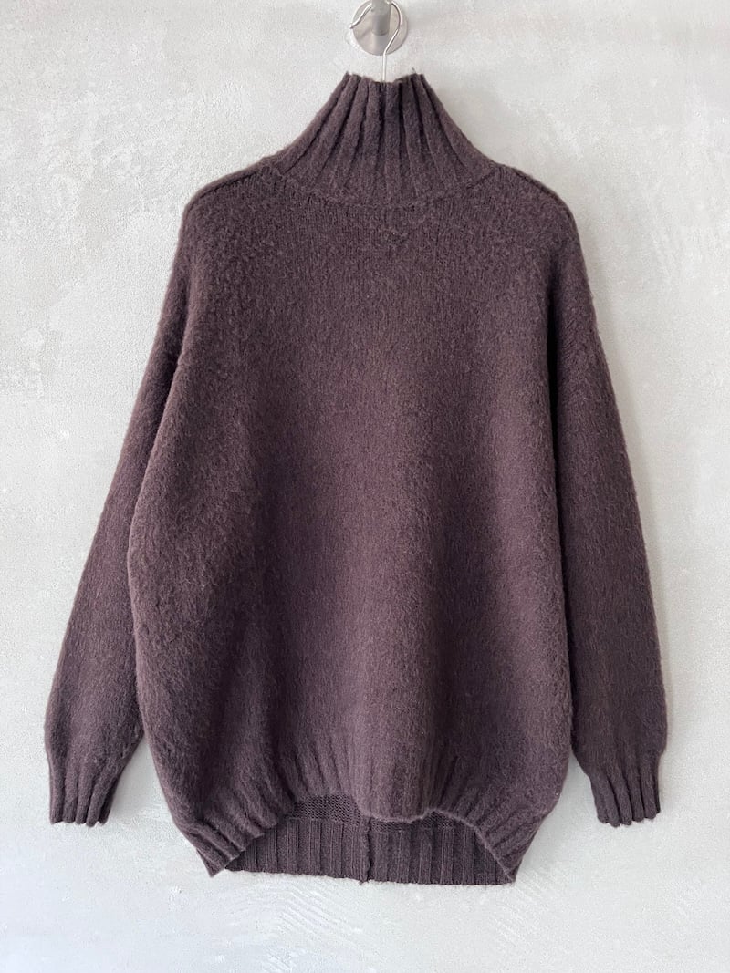 maglione oversize collo alto lana cashmere marrone avant toi