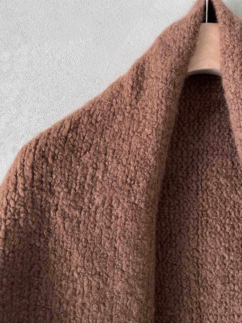 scialle triangolare cashmere seta cammello that’s alyki