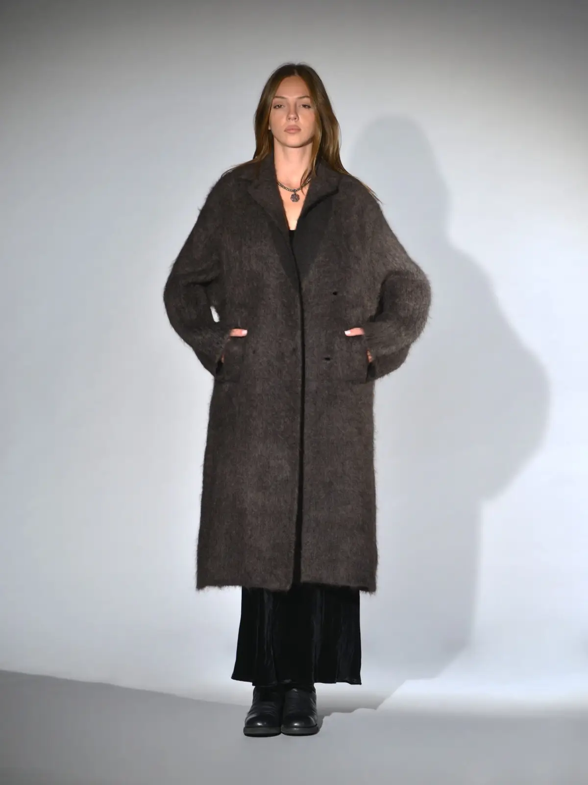 cappotto oversize maglia pesante soffice lana yak mohair marrone boboutic 1
