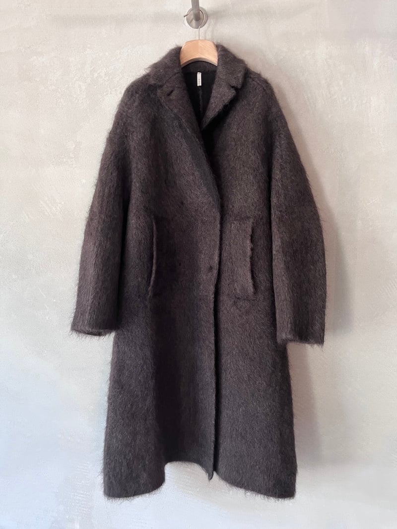 cappotto oversize maglia pesante soffice lana yak mohair marrone boboutic