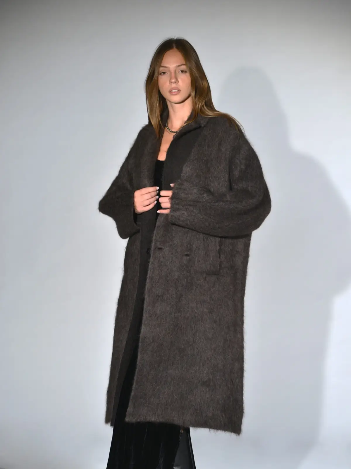 cappotto oversize maglia pesante soffice lana yak mohair marrone boboutic 2