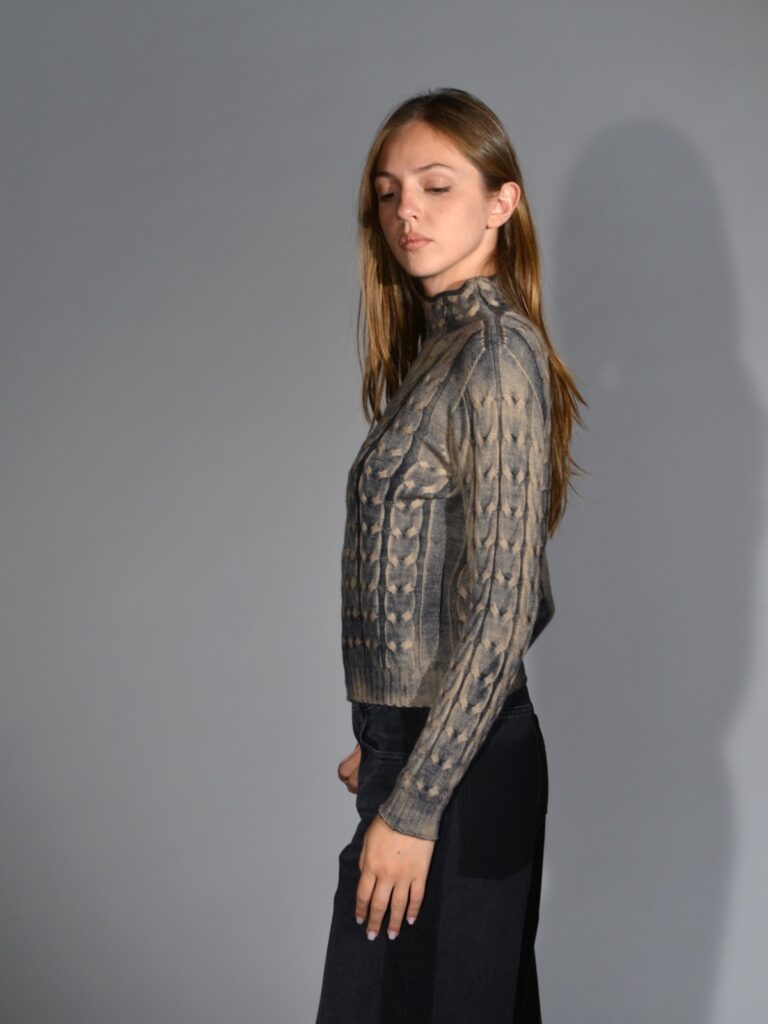 maglia lana dipinta a mano grigio beige trecce ploumanach 1