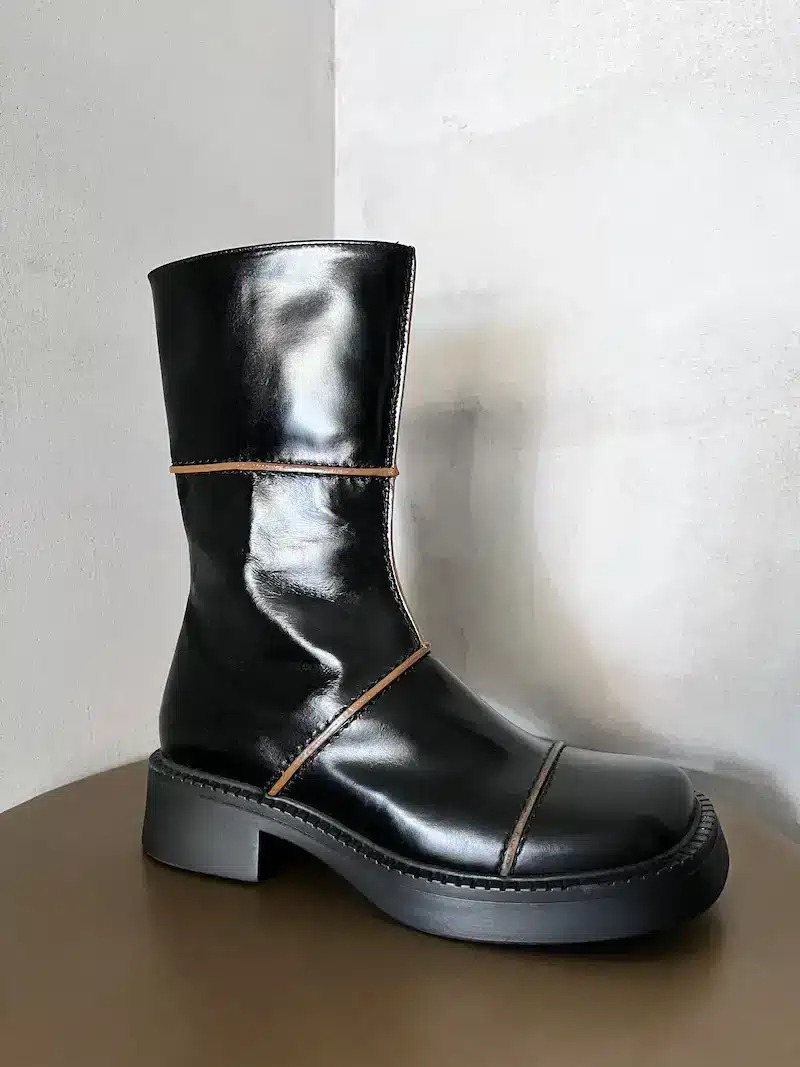 Stivaletto in pelle nera con profili e cuciture a contrasto – design contemporaneo firmato Miista