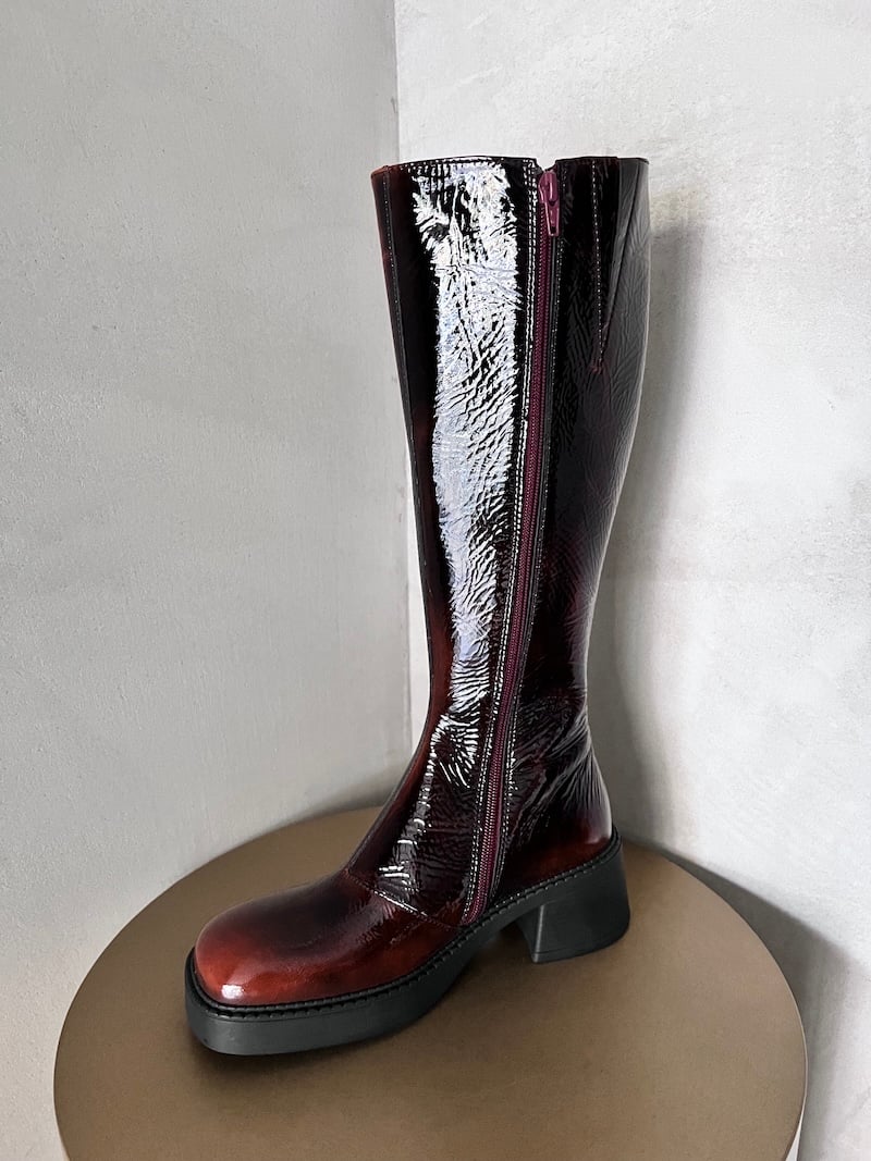 stivali alti pelle lucida bordeaux miista 4