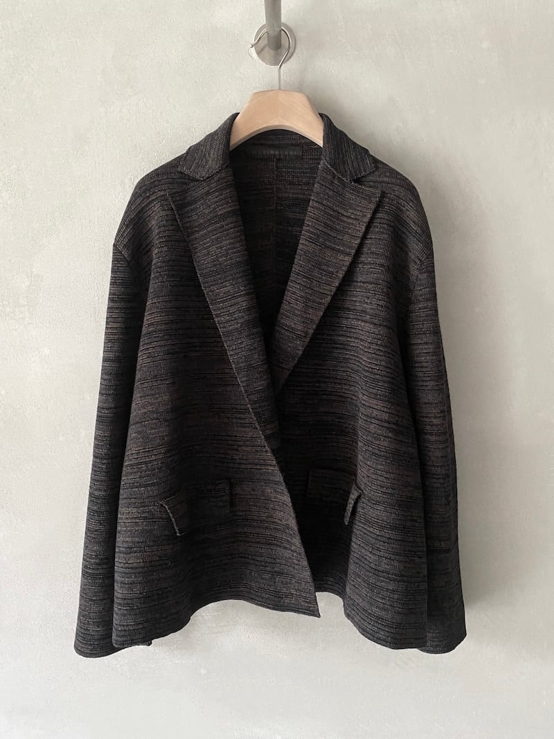 Saldi 91 Giacca oversize in maglia di lana e lino color antracite con tasche a patta e revers classico, firmata Marina Lari.