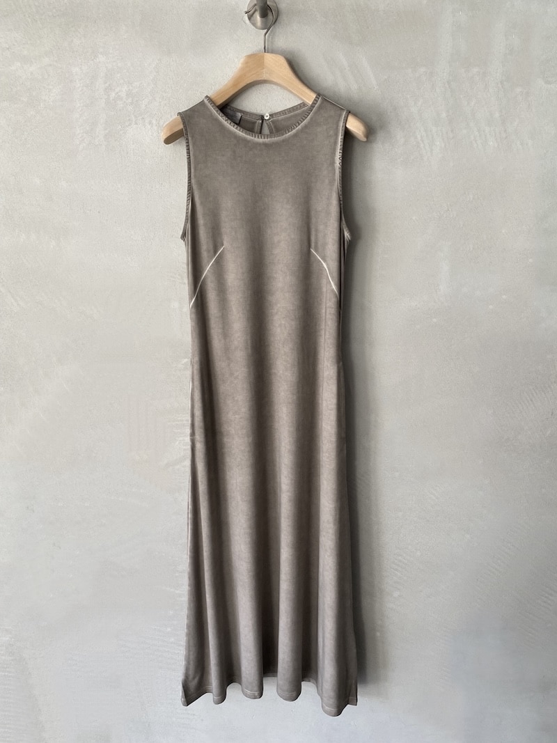 Abito lungo smanicato Ploumanac’h in jersey di viscosa delavé grigio, con collo tondo, apertura posteriore con bottone e tasche laterali