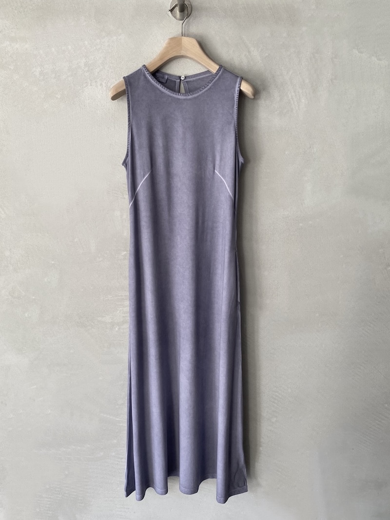 Abito lungo smanicato Ploumanac’h in jersey di viscosa delavé lavanda, con collo tondo, apertura posteriore con bottone e tasche laterali