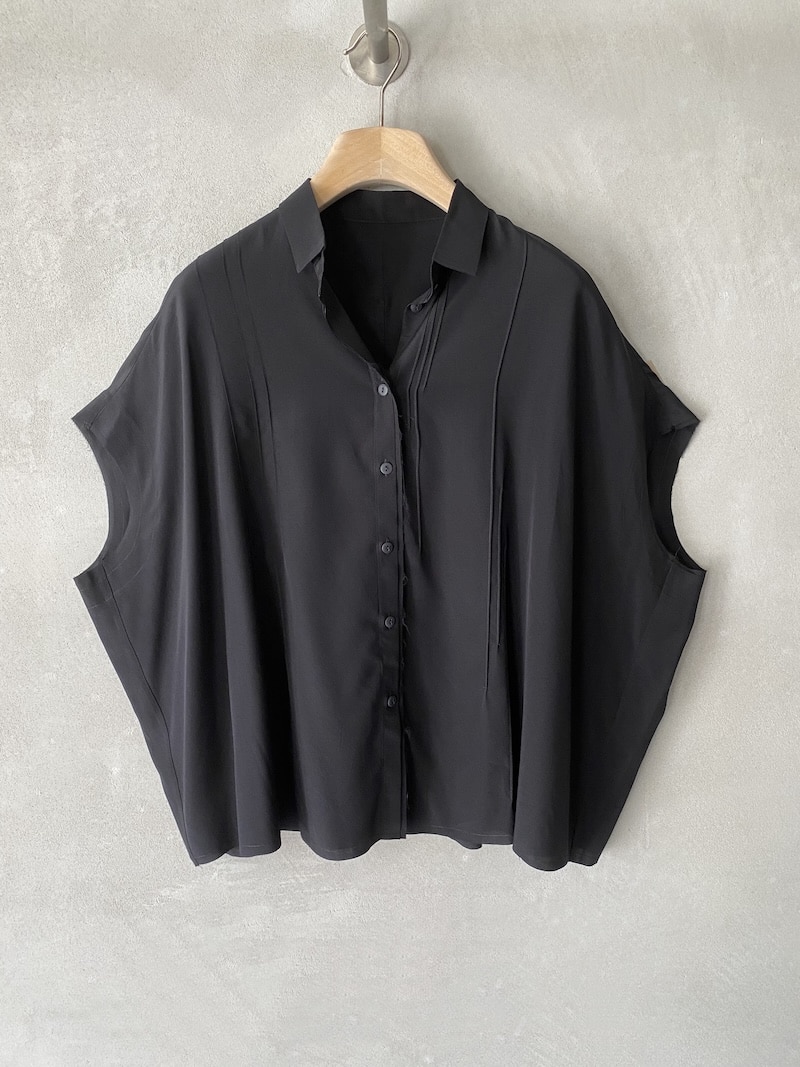 Camicia oversize nera in seta crepe de chine con manica kimono