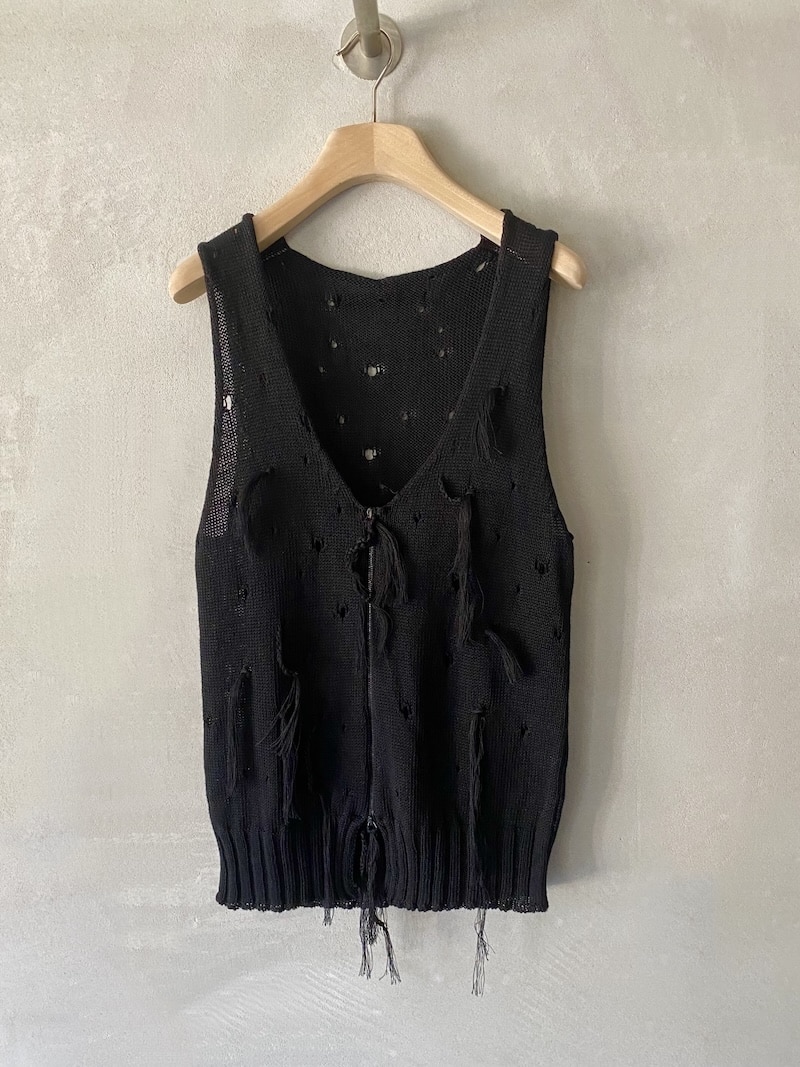 Gilet nero Serie Numerica in maglia traforata con nappine applicate a mano