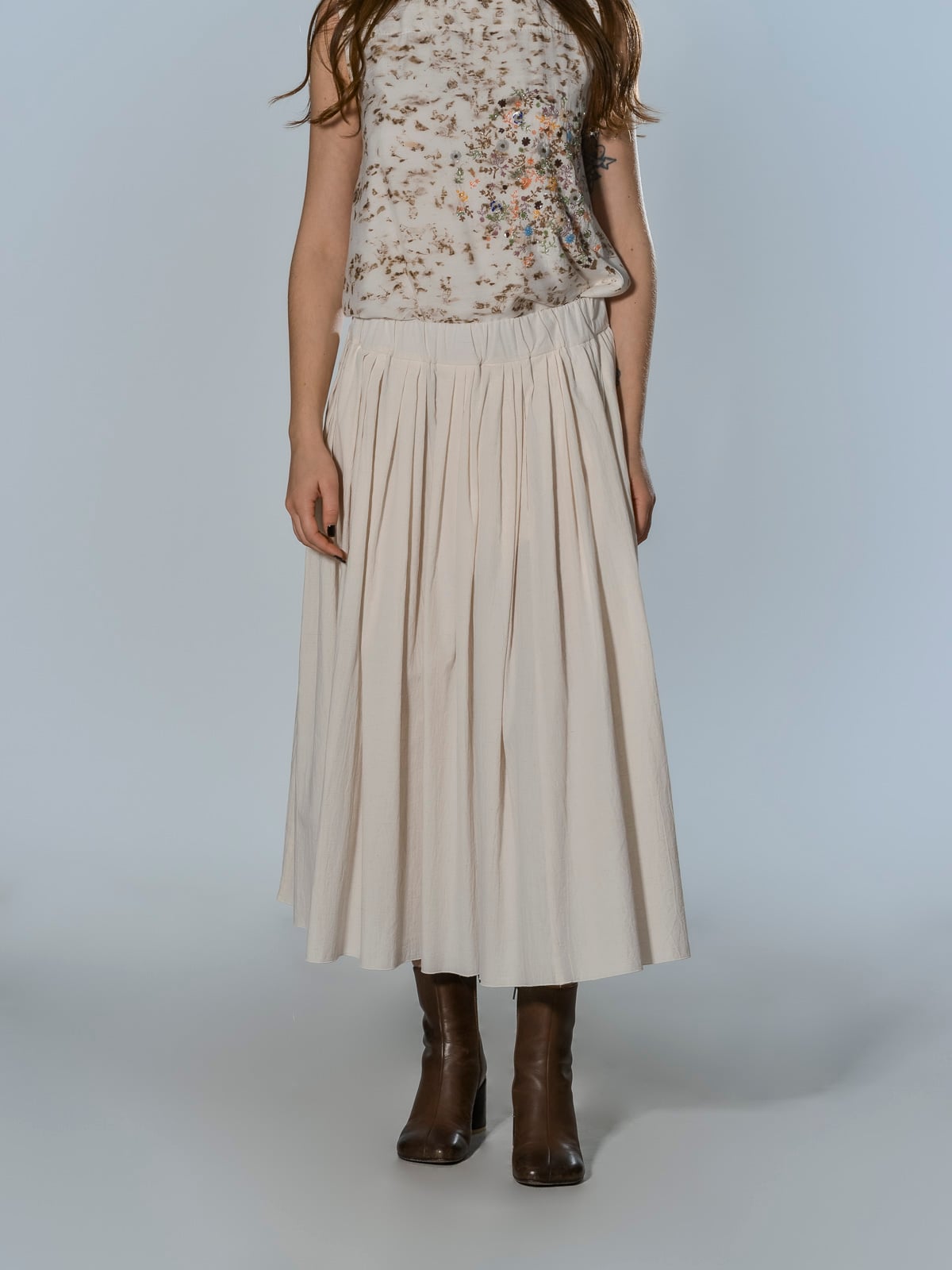 Gonna ampia ecru Marina Lari in cotone e lino con pieghe piatte ed elastico in vita