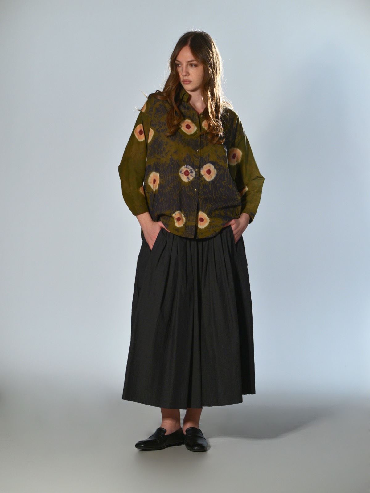 Gonna ampia grigio antracite Marina Lari in cotone e lino con pieghe piatte ed elastico in vita