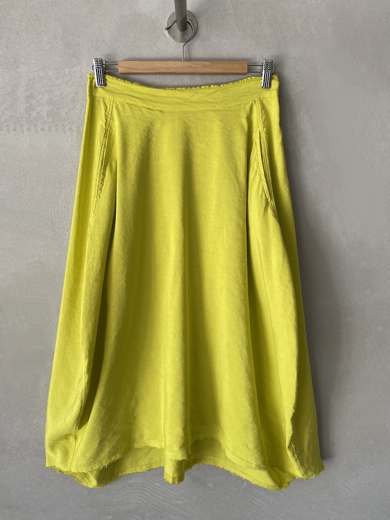 Gonna lunga HANNOH in lino e seta colore lime con fascia liscia in vita ed elastico sul retro