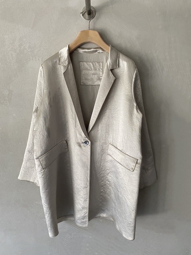 Giacca beige destrutturata in acetato con rever classici