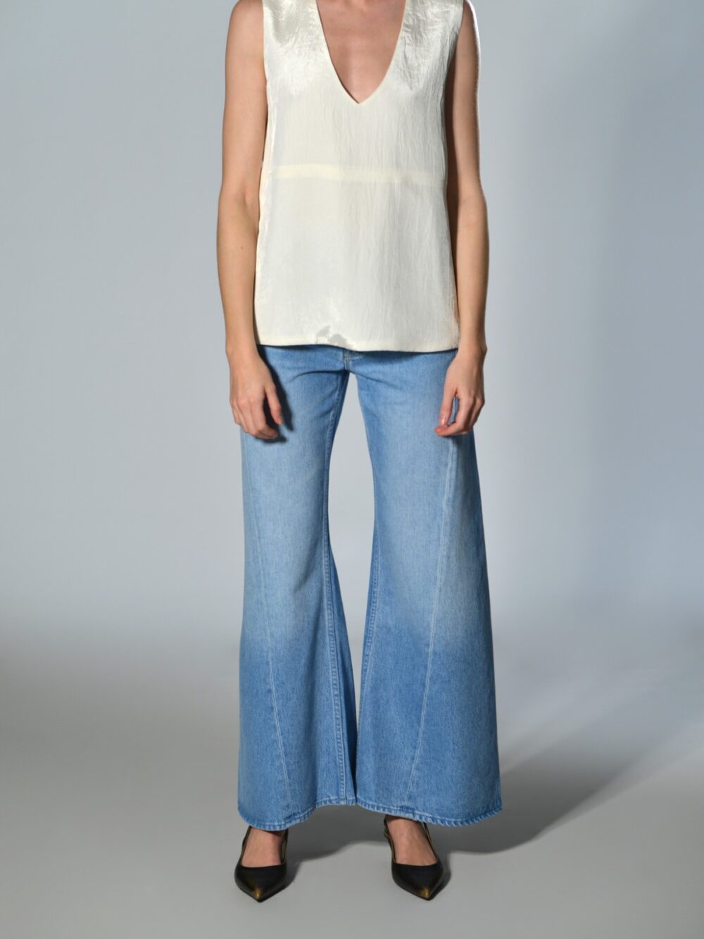 Jeans a gamba larga Mother Denim modello The Lemon Twist Sneak in denim scolorito, vita regolare con 5 tasche e chiusura con bottone e zip