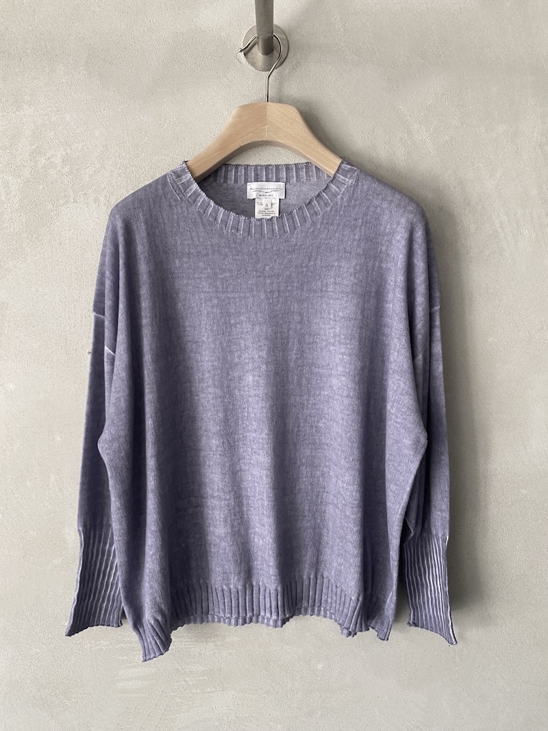 Maglia over Ploumanac’h in cotone lavanda, con scollo tondo ampio, spalla calata e vestibilità oversize – maglia leggera essenziale