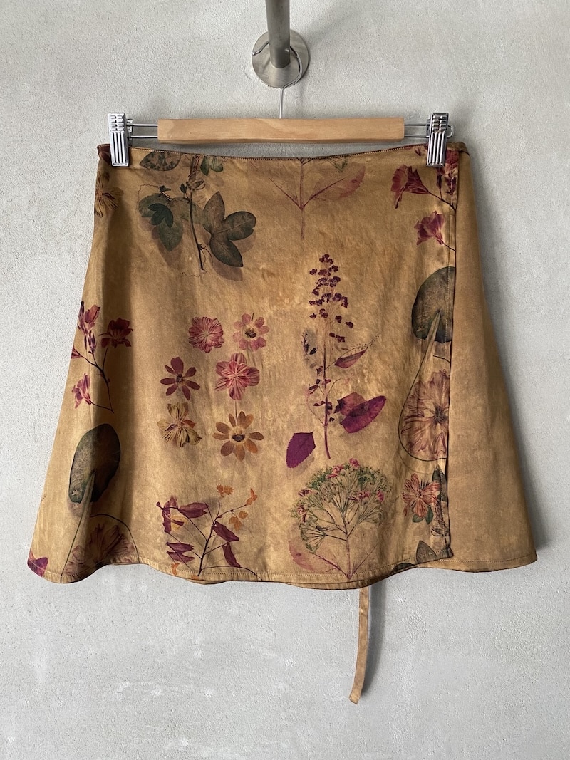 Minigonna a portafoglio antilope Avant Toi in seta elasticizzata stampata e spruzzata a mano