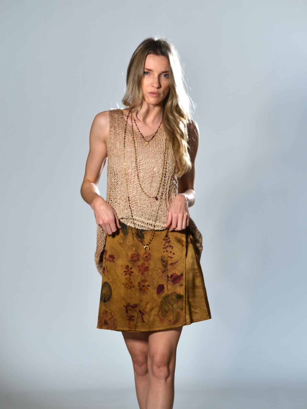 Minigonna a portafoglio antilope Avant Toi in seta elasticizzata stampata e spruzzata a mano