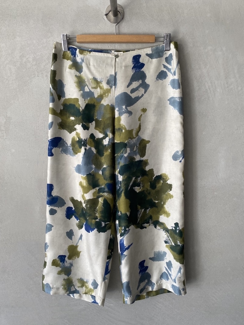 Pantaloni crop F Cashmere in seta stampata fondo ecru con motivo blu e verde