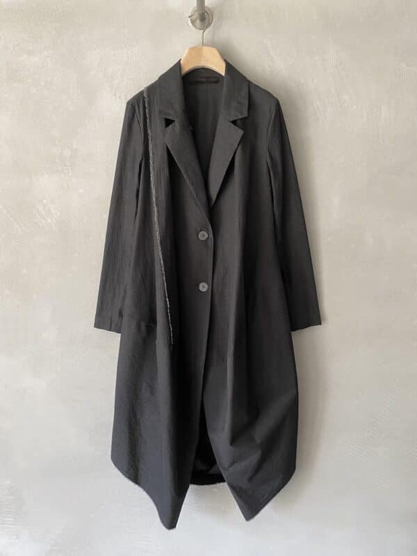Spolverino oversize grigio antracite Marina Lari in cotone e lino con dettagli sfrangiati