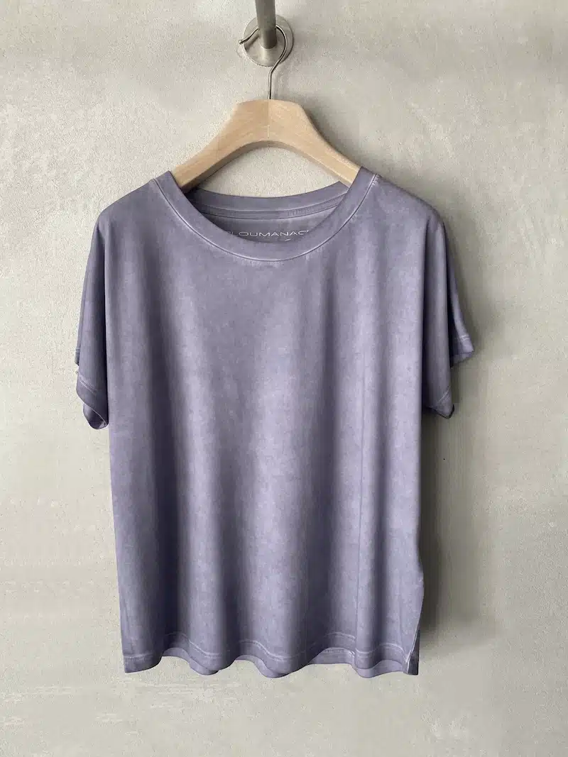 T-shirt boxy Ploumanac’h in jersey di viscosa delavé color lavanda, con manica corta e scollo tondo ampio – t-shirt tinta in capo