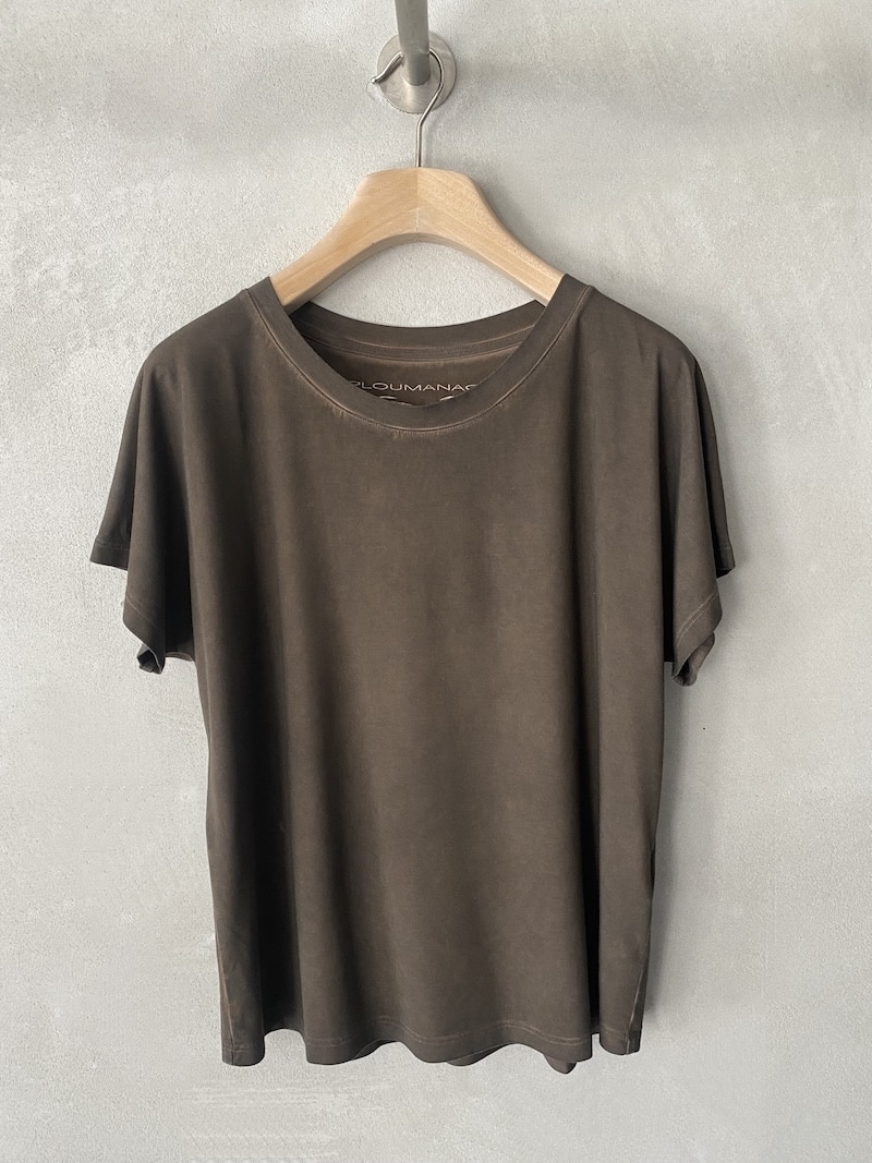 T-shirt boxy Ploumanac’h in jersey di viscosa delavé color marrone, con manica corta e scollo tondo ampio – t-shirt tinta in capo