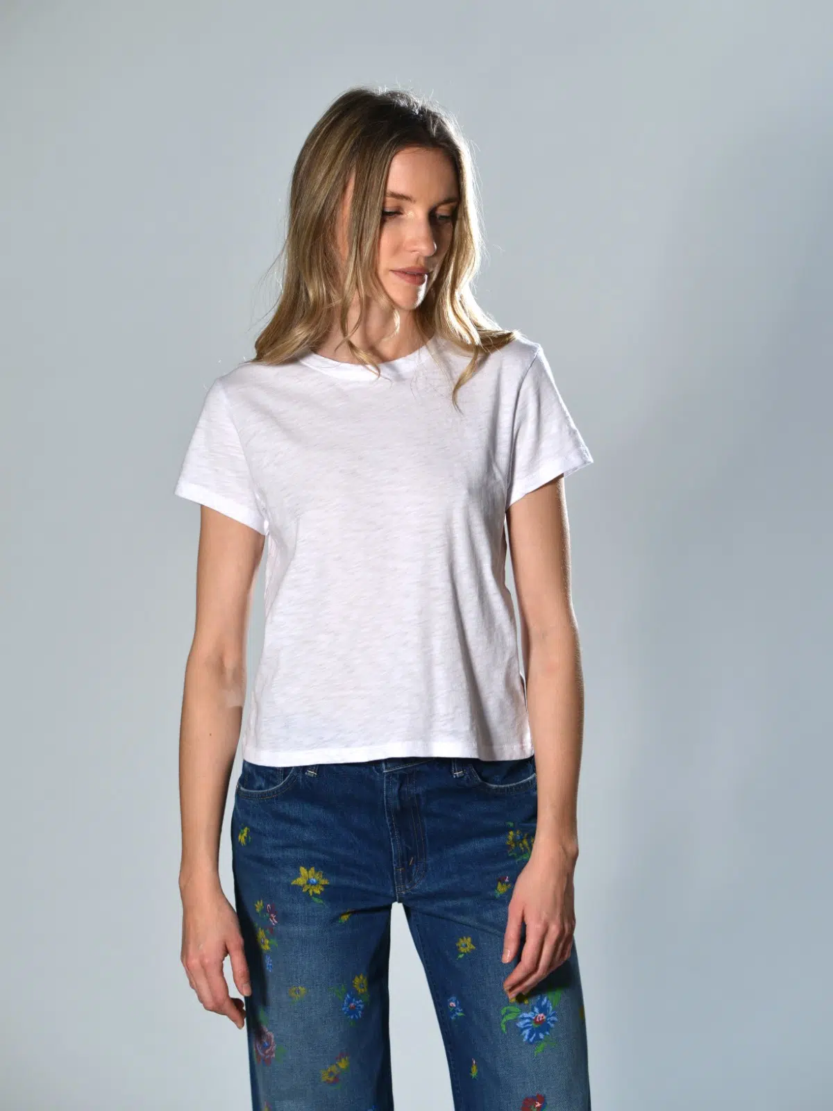 T-shirt Velvet in cotone bianco con manica corta, scollo tondo e linea dritta