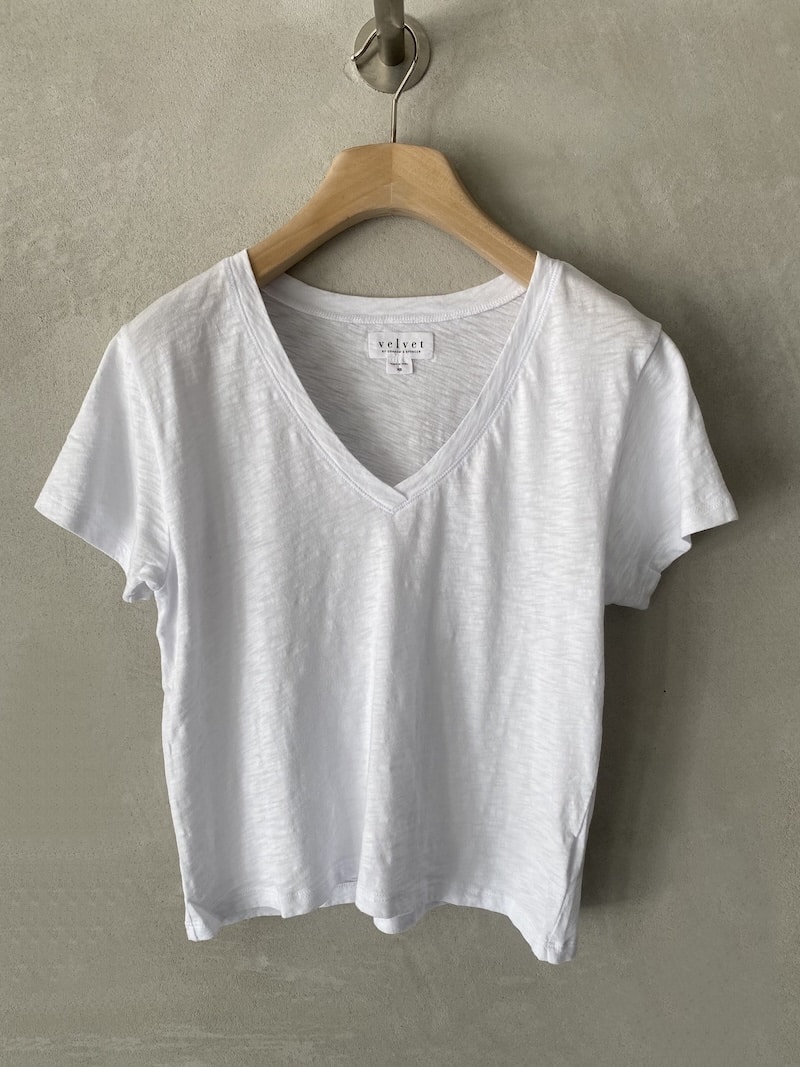 T-shirt Velvet in cotone bianco con scollo a V, manica corta e linea dritta