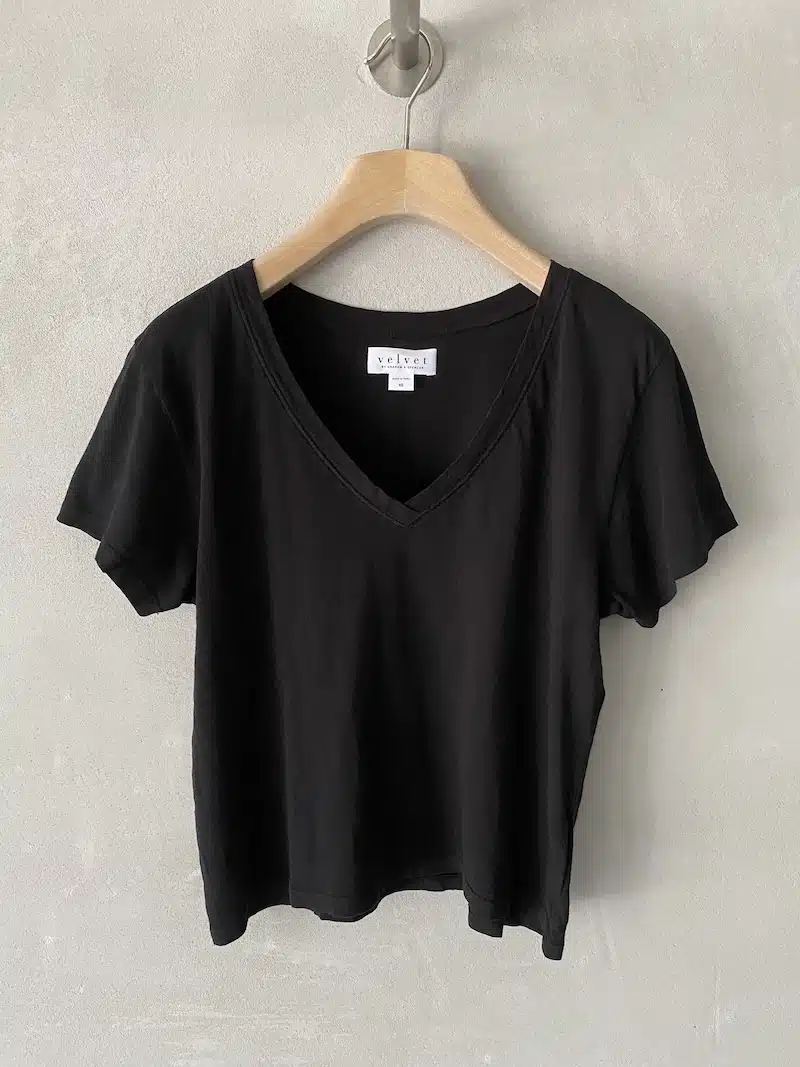 T-shirt Velvet in cotone nero con scollo a V, manica corta e linea dritta